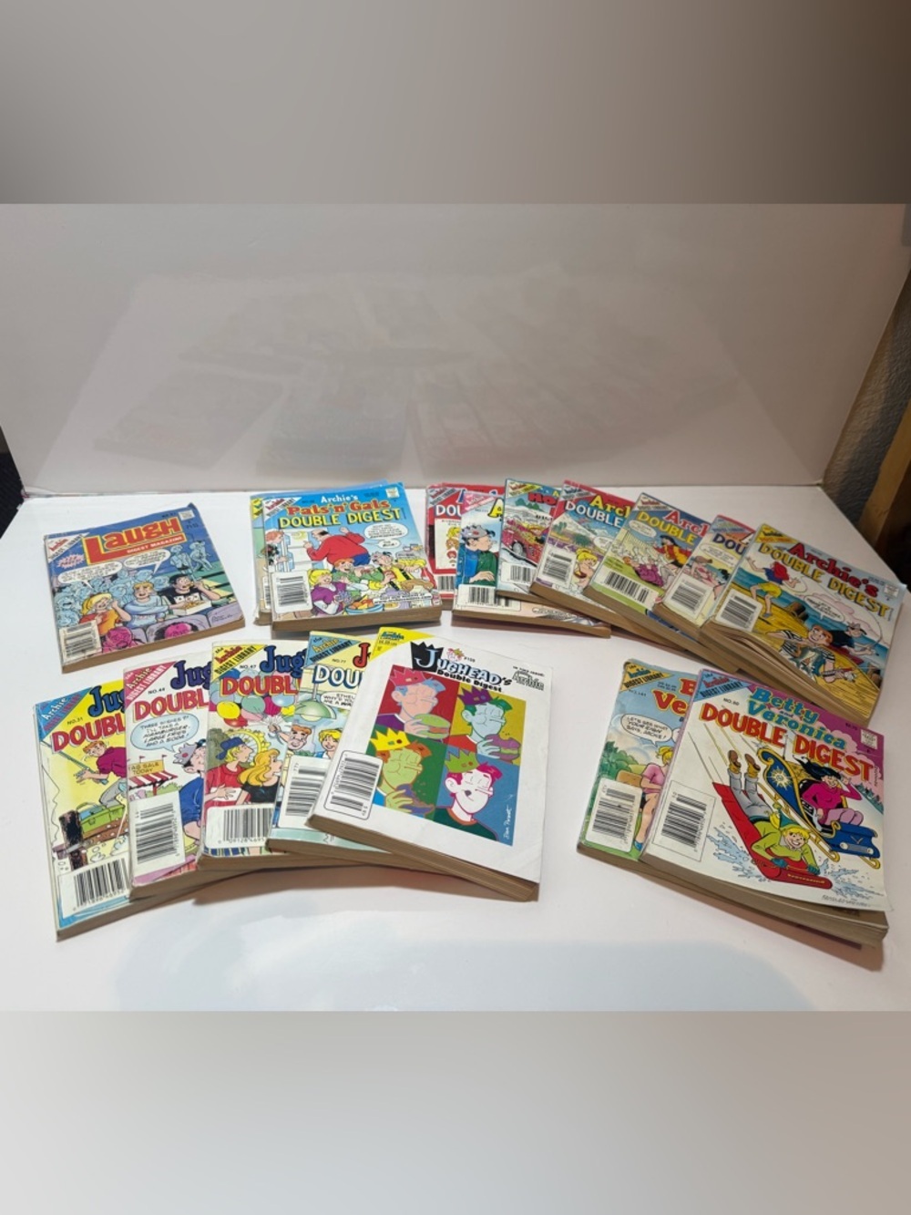 Lot of 17 Archie Digest/Double Digest, Betty and Veronica...Check Description!